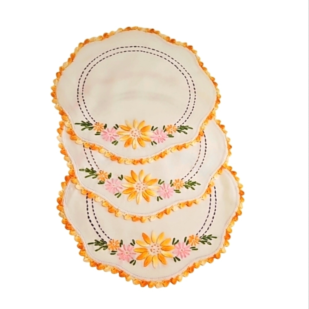 Hand Crafted Needlepoint Doily Circular Set-5 Botanical yellow floral farmhouse